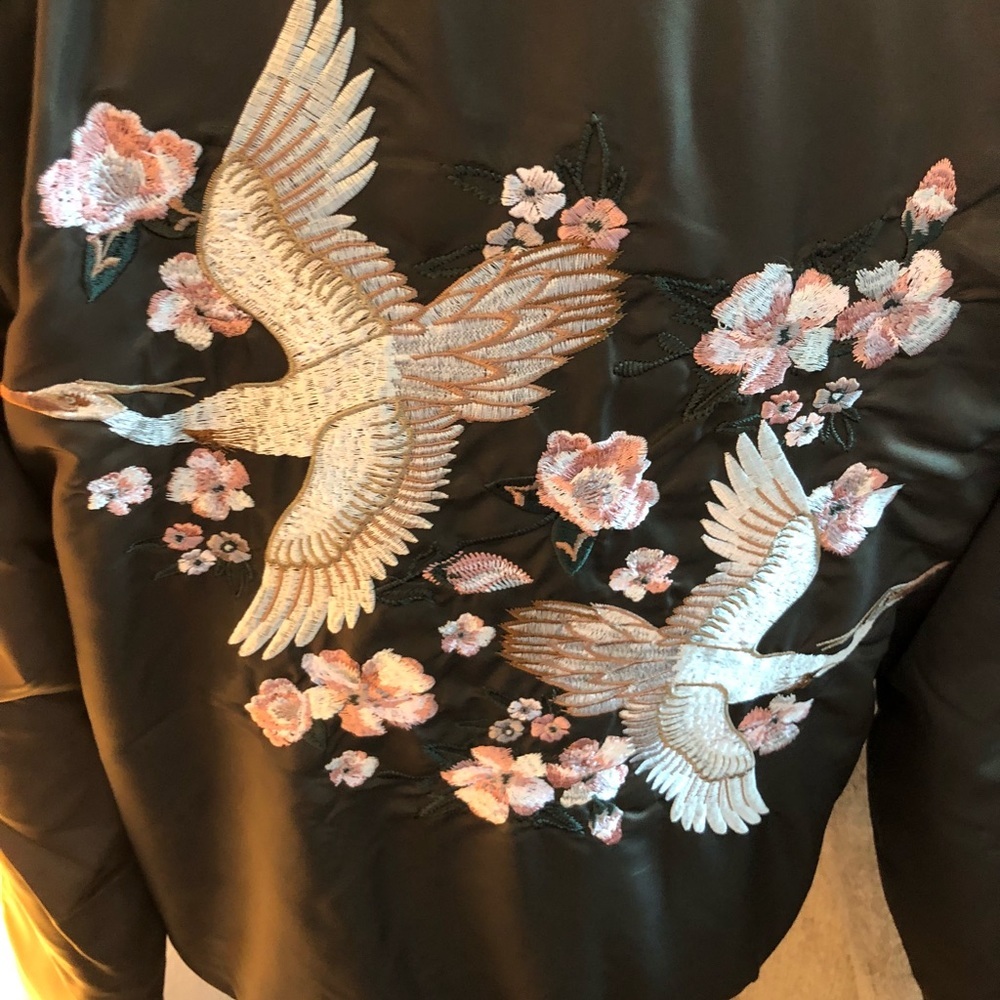 4[Forever21] Olive bomber satin bird embroidered - Picture 5 of 8